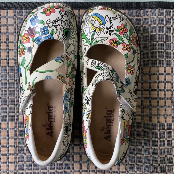 Floral size 7 Alegria shoes